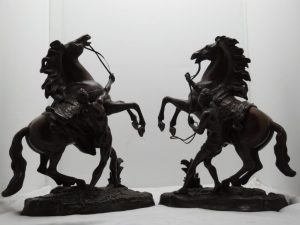 Sehr große 40cm Bronze Pferde, orig. sign. Coustou, Rossbändiger